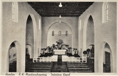 4771 prentbriefkaart; interieur; kapel; Heerlen, circa 1943