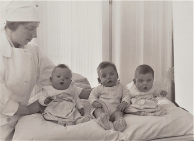 4774 baby's; kraamverzorgster; familie Engel, 1931