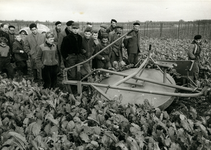 2800 Demonstratie van een stoppelknollentrekker, 1955-1965