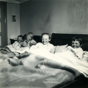2895 Kinderen gaan naar bed, 1938-1939
