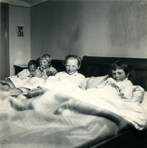 2935 Kinderen gaan naar bed, 1938-1939