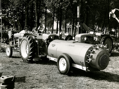 3232 Tractor met nevelspuit, 1963