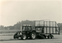 3787 Tractor met opraapwagen, 1980-1990