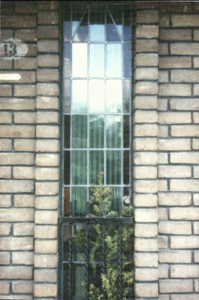  Muurwerk met glas-in-loodraam Bernoulliplein 13, Groningen 100581