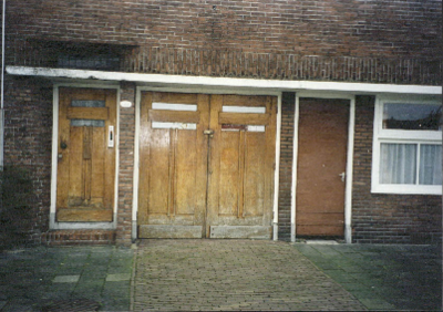  Voordeur met garagedeuren Bernoulliplein 38, Groningen 100581
