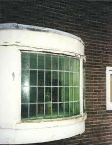  Uitbouw met glas-in-loodraam met groen glas Korreweg 67, 69, Groningen 100581