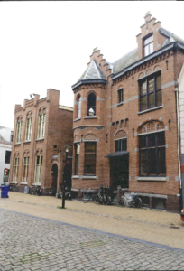  Dubbele voorgevel van voormalig klooster Akerkhof 22, Groningen 100623