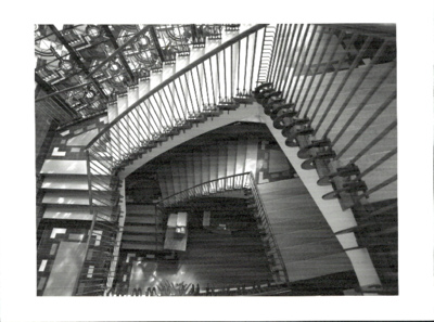  Overzicht van trappenhuis met glas-in-loodraam Gedempte Zuiderdiep 96, Groningen 100643