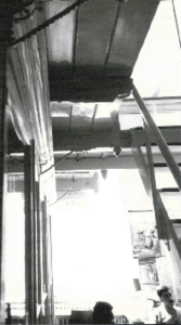  Onderkant van houten balustrade in natuurkundelokaal Kamerlingheplein 1, 2, 3, 4, 5, 6, 7, 8, 9, 10, 11, 12, 13, ...