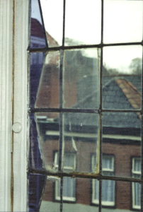  Detail van glas-in-loodraam Nieuwe Boteringestraat 98, Groningen 100686