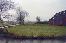  sloot, boederij aan Kardingeweg? Euvelgunne, omgeving Pop Dijkemaweg, Meedenpad, Groningen 1982euvelgunne_05