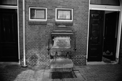  Waterpomp op binnenplaats van Lamme Huiningegasthuis Akerkstraat 22, Groningen 100626