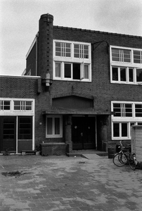 Voorgevel van voormalig schoolgebouw Zwarteweg 19, Groningen 101700