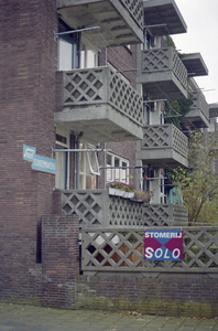  achtergevel met balkons, decoratief beton Coranthynestraat, Groningen