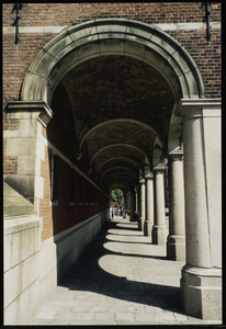  onderdoorgang met pilaren, detail provinciehuis, voormalig rijksarchief Sint Jansstraat 2, Groningen 103291