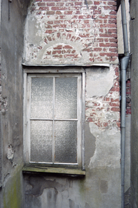  Vier-ruits venster met ontlastingsboogje van kloostervenster Pelsterstraat 19, Groningen 103027