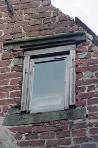  Topgevel met venstertje met natuurstenen lateien Pelsterstraat 19, Groningen 103027