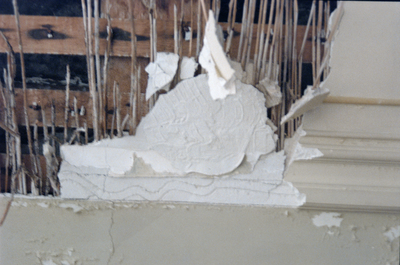  Beschadigd stucplafond op stro Pelsterstraat 19, Groningen 103027