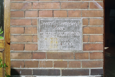  Gevelsteen 'De eerste steen gelegd door Tjalling Halbertsma Doornbos 13 april 1900' Oude Boteringestraat 43, Groningen ...