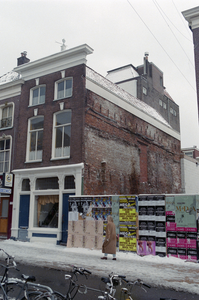  Voorgevel met winkelpui en zuidelijke zijgevel Gelkingestraat 36, Groningen 102119