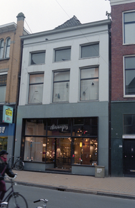  Lijstgevel met etalage Brugstraat 13, Groningen 101825