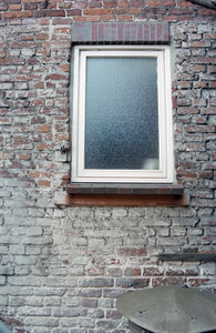  Muurwerk met klezoren, duimsteen met duim en secondair venster Gelkingestraat 52, Groningen 107479