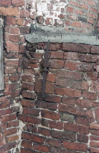  Muurwerk met muuranker en steen met perforaties Gelkingestraat 48, Groningen 102121