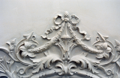  Detail van middenornament van stucplafond Herestraat 39, Groningen 102283