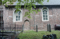  Gevel met blindnissen en dichtgezette doorgang met graven Noorddijkerweg 16, Noorddijk, Groningen 103727