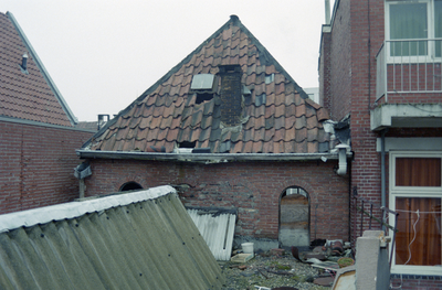  Gevel met doorgang en schild van dak Gedempte Kattendiep 27, Groningen 108642