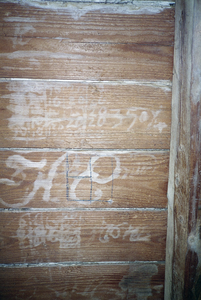  Geschilderde initialen en cijfers op houten beschot Hoge der A 17, Groningen 102371