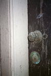  Koperen deurbeslag van deur in zijgevel Hoge der A 17, Groningen 102371