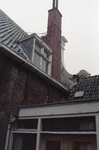  Aanbouw van nr. 38 en gevel met dakhelling, schoorsteen en achterkant klokgevel Vismarkt 38, 40, Groningen 103465, 103466