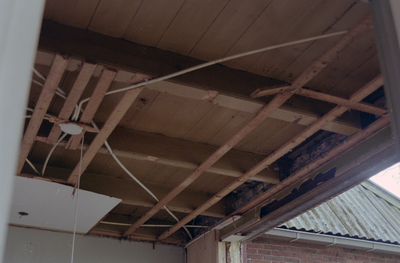  Balklaag en resten van verlaagd plafond Zuiderweg 64, Hoogkerk, Groningen