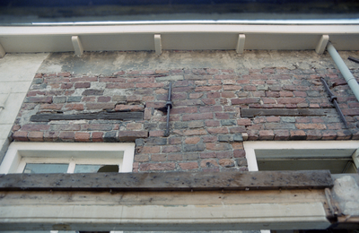  Muurwerk met muurankers en houten lateien van dichtgezette vensters Grote Markt 39, Groningen 102165