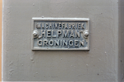  Metalen deur met plaatje 'Machinefabriek ,,Helpman Groningen Noorderkerkstraat 12, Groningen 107058