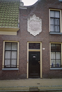  Zandstenen cartouche met tekst en jaartal 1751 op Zeylsgasthuis Visserstraat 50, Groningen 103501