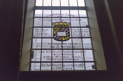  Beschilderd glas-in-loodraam van RUG in Provinciehuis Martinikerkhof 12, Groningen 102551
