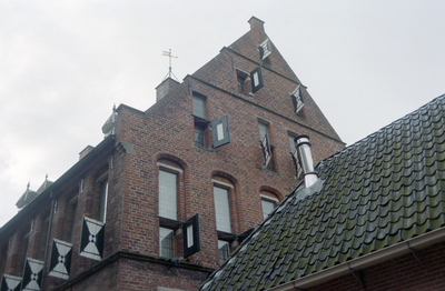  Topgevel met kloostervensters Martinikerkhof 12, Groningen 102551