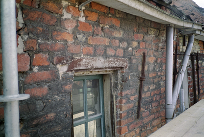  Bovenzijde van kloostervenster met zandstenen latei Schoolstraat 3, 5, Groningen 103245