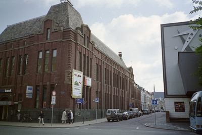  Gevels bankgebouw en bioscoop Herestraat 106, 108, Herebinnensingel 2, 4, Hereplein 73, Groningen 100670, 104398