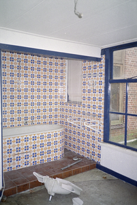  Zeer modieus betegelde badkamer met bad Hoendiep 212, Hoogkerk, Groningen 101128