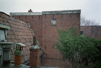  Schoorstenen, dak, westelijke zijgevel met muurankers en dakvlak nr. 11 Jodenkamp 3, 5, 7, 9, 11, Groningen