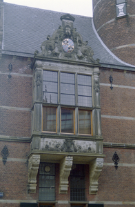  Natuurstenen erker van Provinciehuis Martinikerkhof 12, Groningen 106770