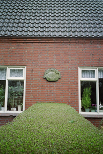  Natuurstenen gevelsteen in voorgevel van Jan Luitens Gasthuis Noorderbinnensingel 82, 83, 84, 85, 86, 87, Groningen 102791