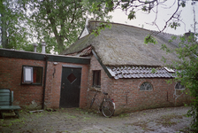  Noordelijke gevels schuur met rieten dak en aanbouw boerderijtje Euvelgunnerweg 37, Groningen 106930