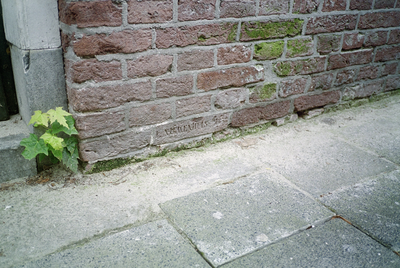  Baksteen met tekst 'E. Nieuwenhuis 1838' Nieuwe Boteringestraat 30, Groningen 102609