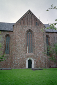  Dwarsschip van Jacobuskerk Borgweg 11, Zeerijp