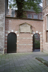  Tuinmuur met gedenksteen en doorgangen Guyotplein 3, Groningen 102192