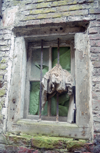  Vierruits venster met diefijzers Grote Gang 88/11, 88/12, Groningen 103285